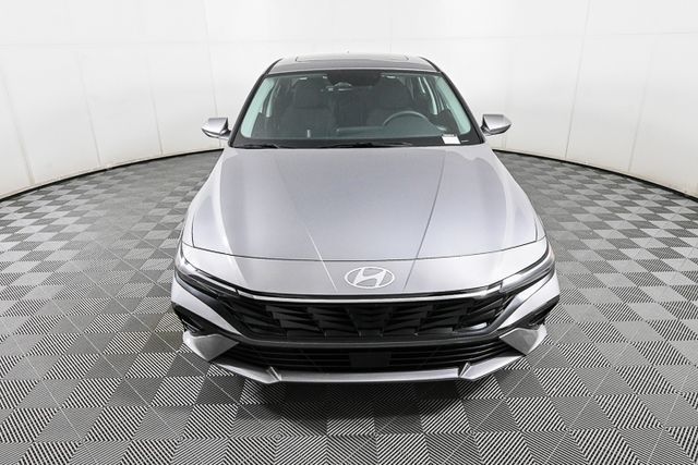 2025 Hyundai Elantra SEL Convenience photo 2