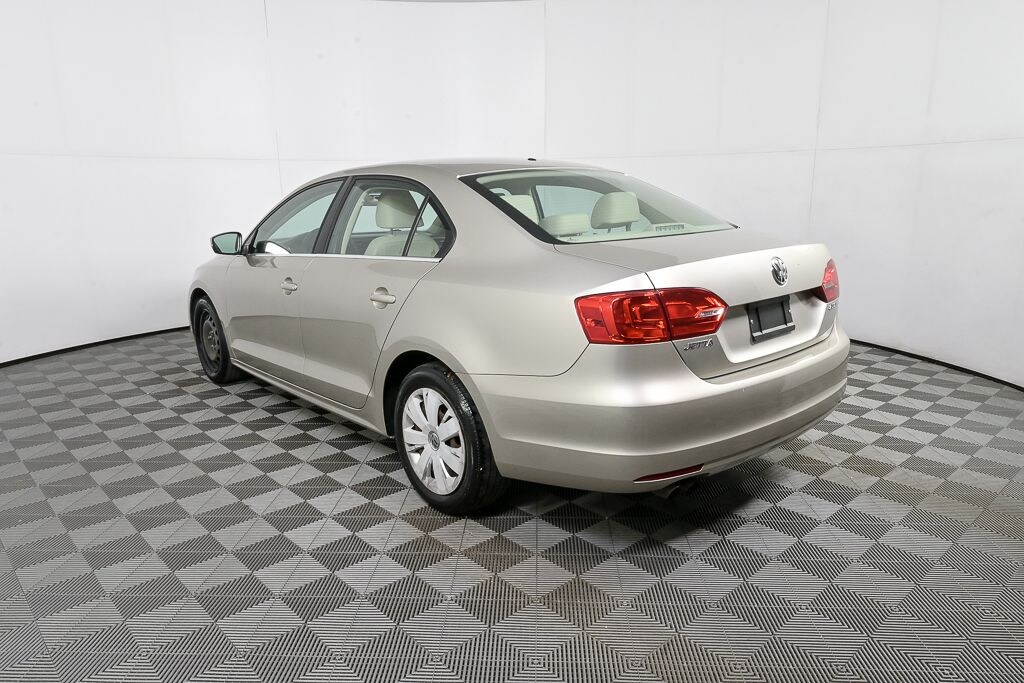 Used 2013 Volkswagen Jetta 2.5L SE Sedan