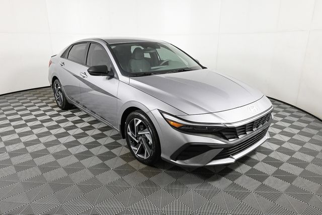 2026 Hyundai Elantra SEL Sport photo 4