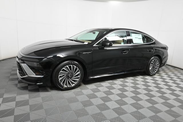 2025 Hyundai Sonata Hybrid Limited photo 2