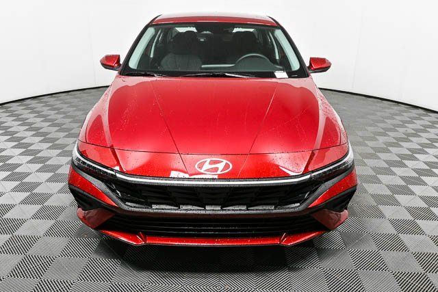 2025 Hyundai Elantra SE photo 2