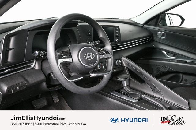 2024 Hyundai Elantra SE photo 3