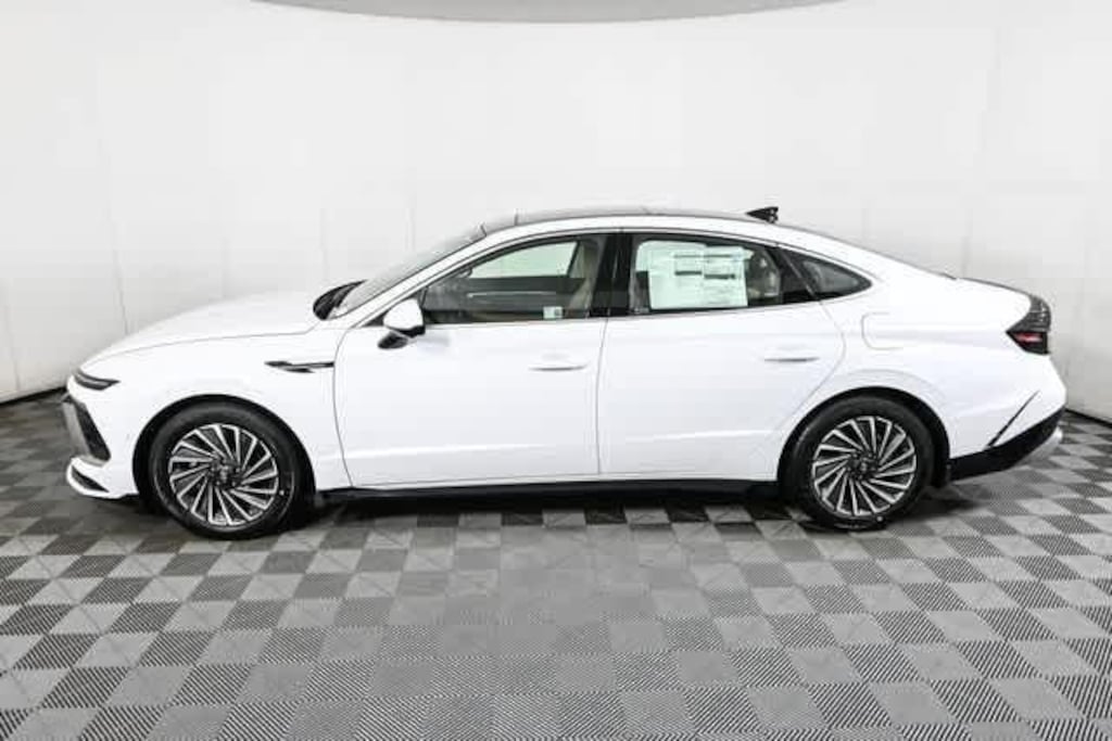 New 2025 Hyundai Sonata Hybrid Limited Sedan