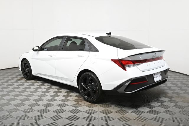2026 Hyundai Elantra SEL Sport photo 3
