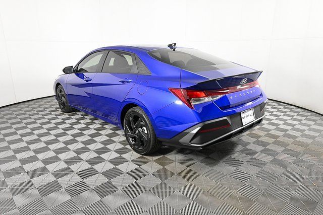 2026 Hyundai Elantra SEL Sport photo 3