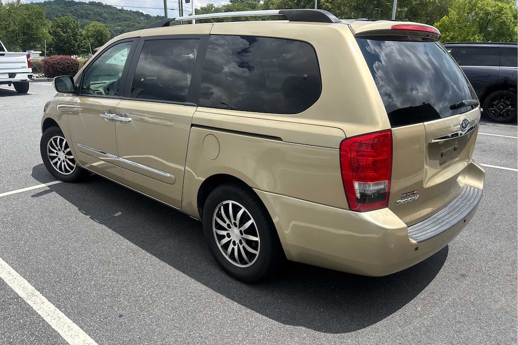 Used 2011 Kia Sedona EX Van