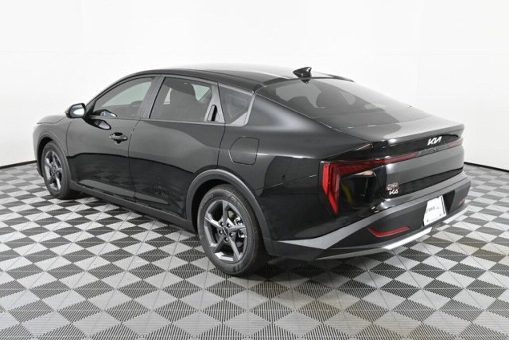 New 2025 Kia K4 LXS Sedan