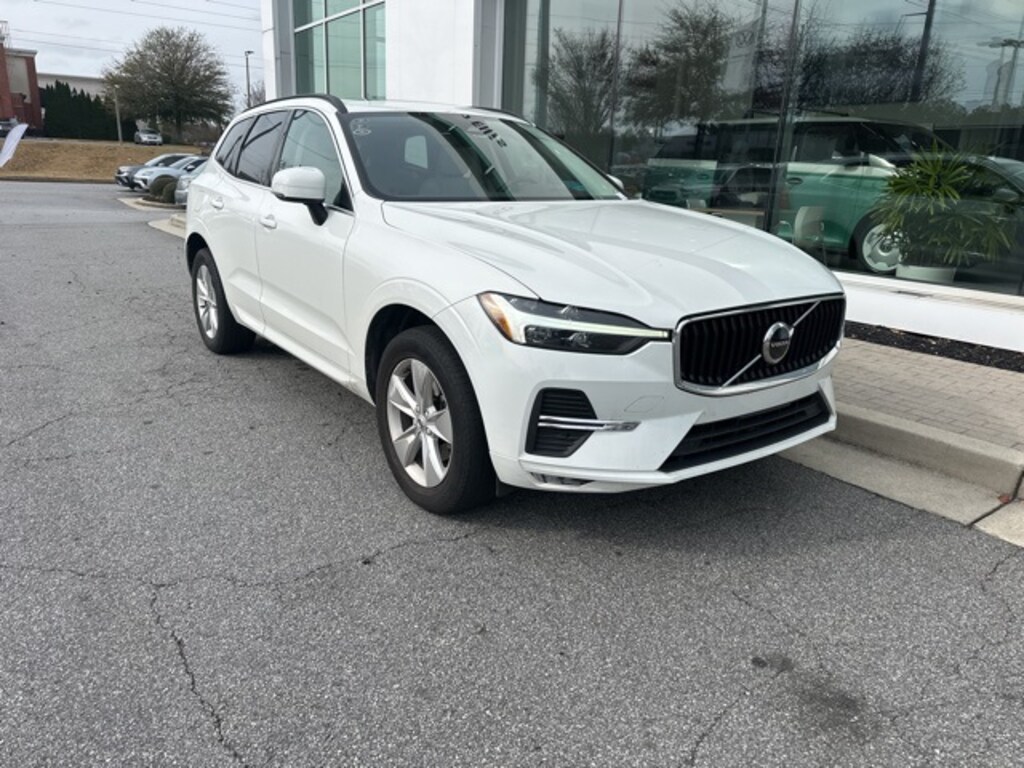 Used 2022 Volvo XC60 B5 AWD Momentum SUV