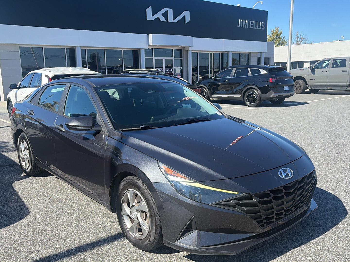 Used 2021 Hyundai Elantra SE Sedan
