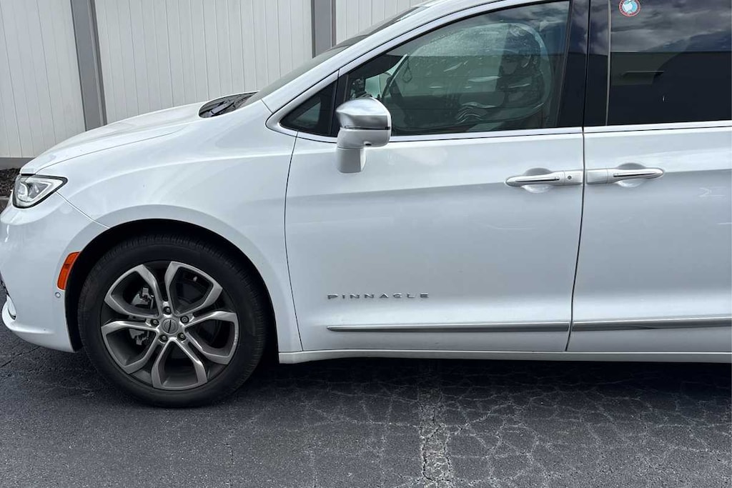 Used 2024 Chrysler Pacifica Pinnacle Van Passenger Van