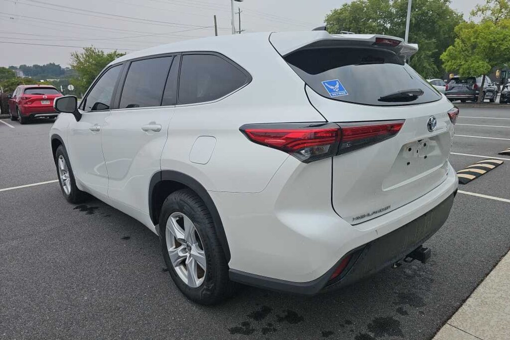 Used 2023 Toyota Highlander Hybrid LE SUV