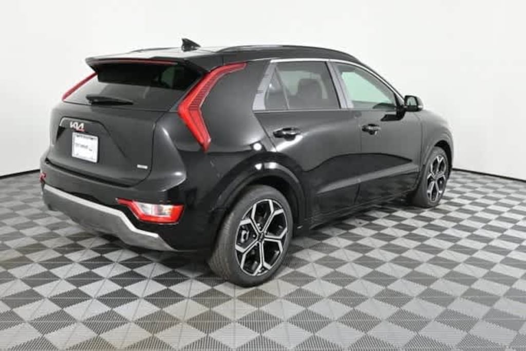 Used 2025 Kia Niro EX Touring SUV