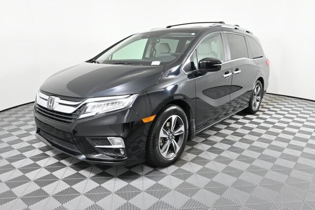 2019 Honda Odyssey Touring photo 2