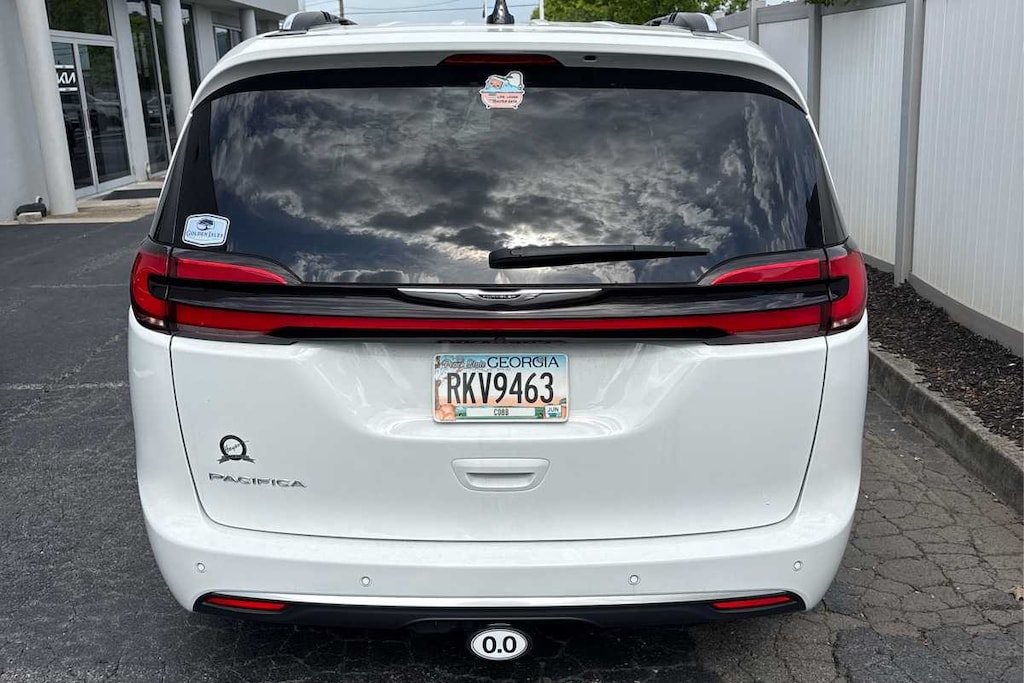 Used 2024 Chrysler Pacifica Pinnacle Van Passenger Van