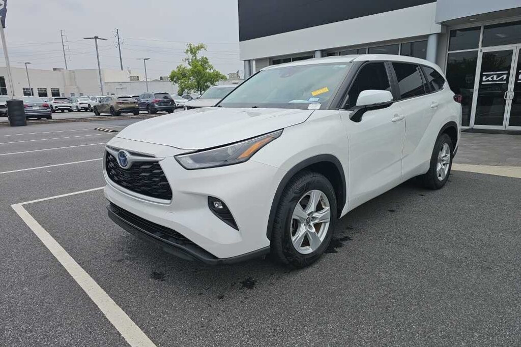 Used 2023 Toyota Highlander Hybrid LE SUV