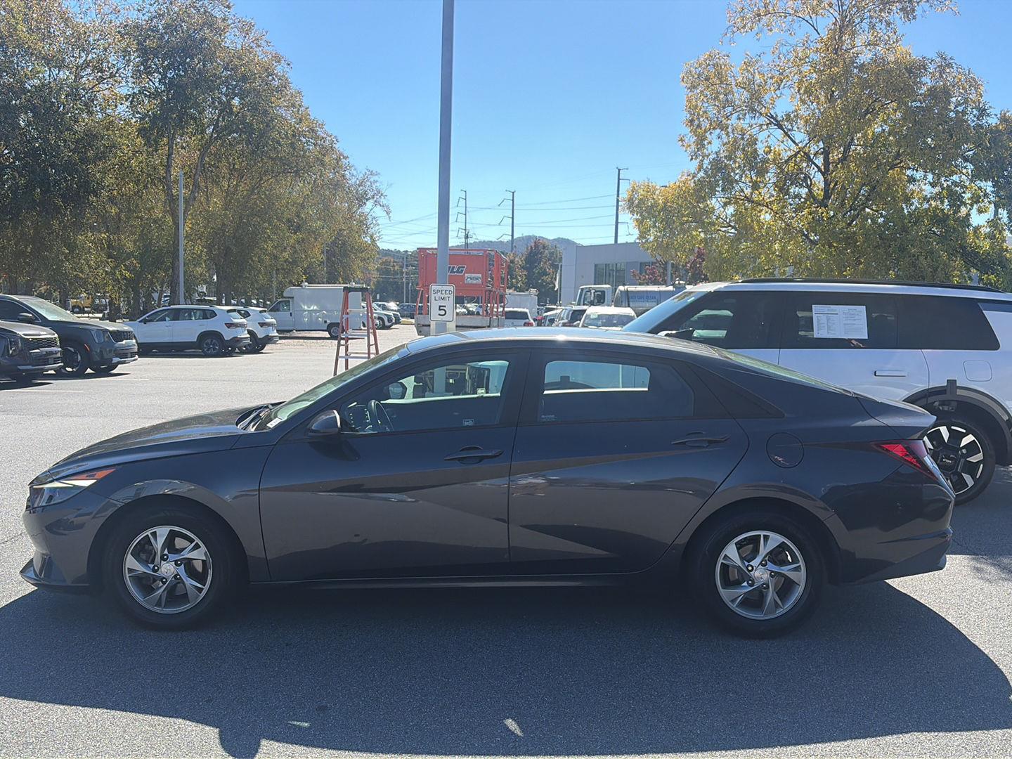 Used 2021 Hyundai Elantra SE Sedan