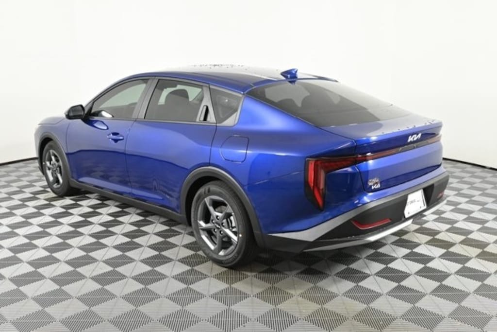 New 2025 Kia K4 LXS Sedan