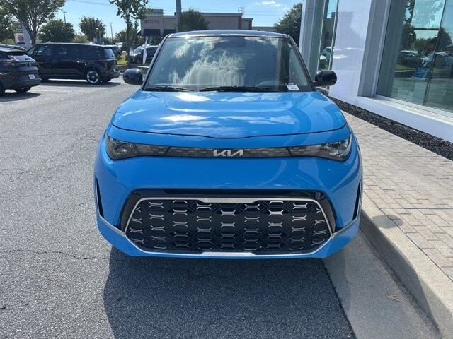 2023 Kia Soul GT-Line photo 2