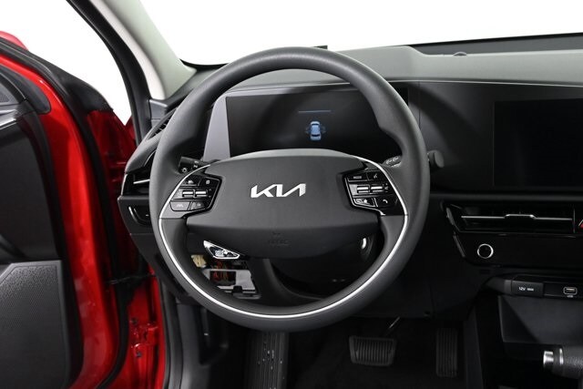 2025 Kia Niro LX photo 3