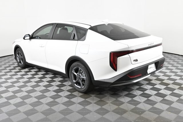 2025 Kia K4 LXS photo 3