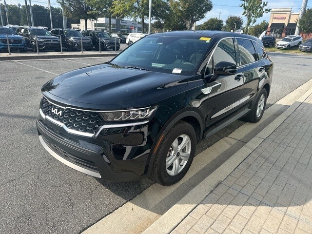 2023 Kia Sorento LX photo 2