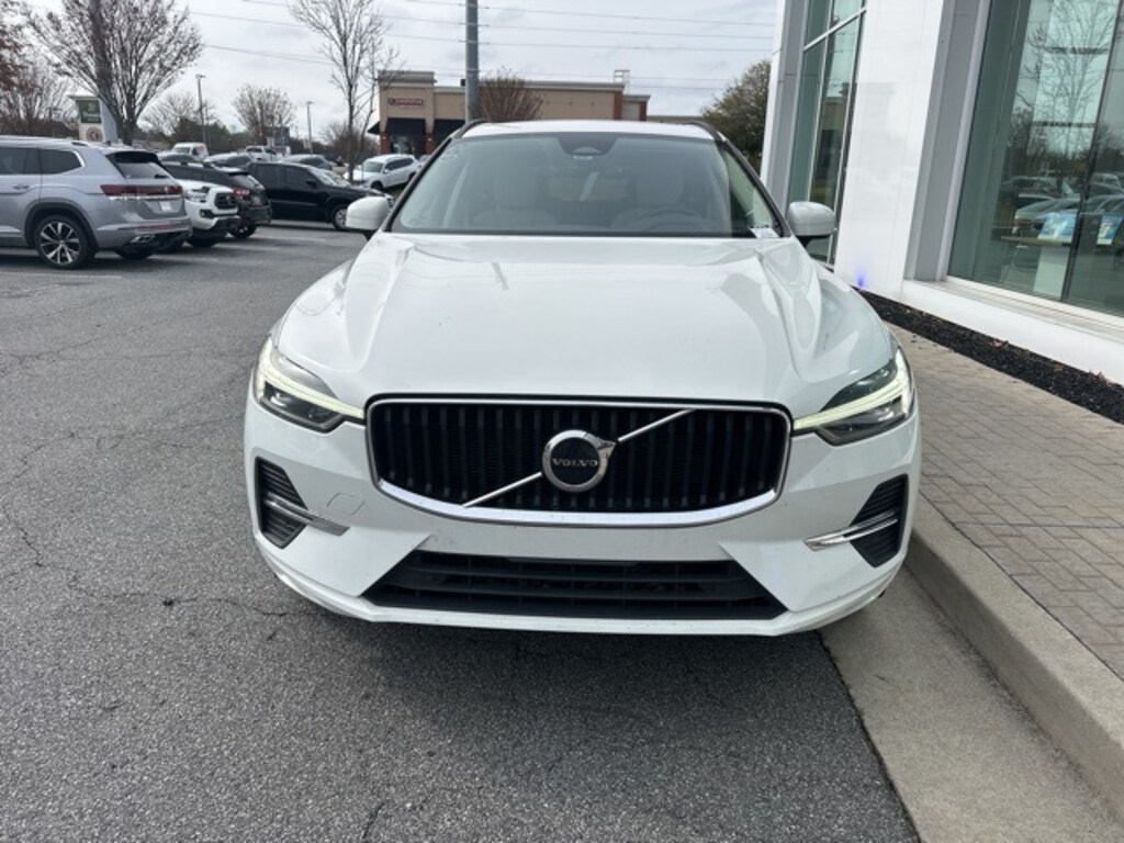 Used 2022 Volvo XC60 B5 AWD Momentum SUV