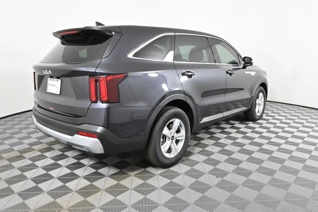 2026 Kia Sorento LX photo 4