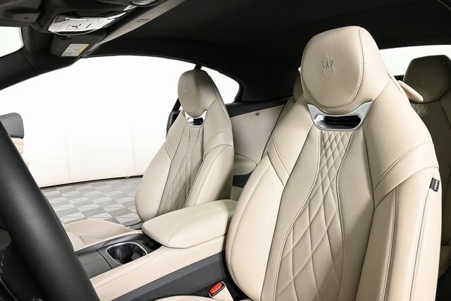 2025 Maserati Grancabrio photo 2