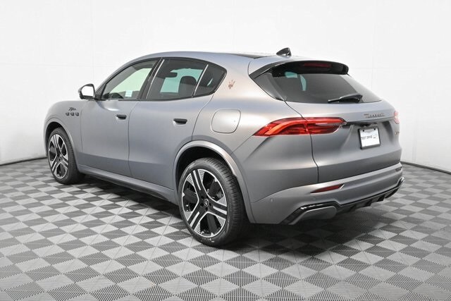 2025 Maserati Grecale photo 2