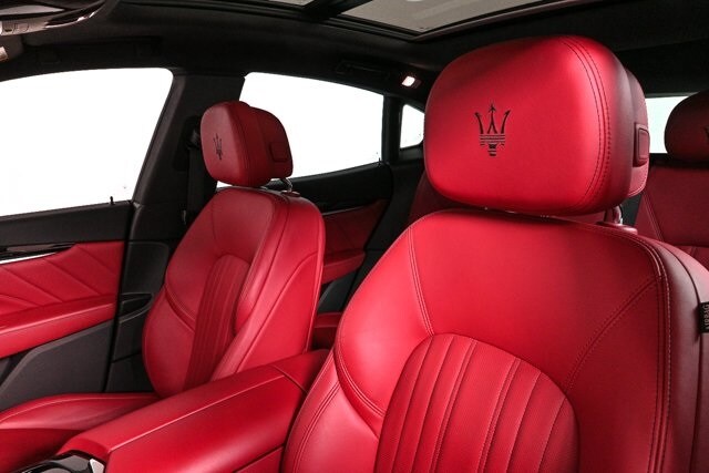 2023 Maserati Levante Modena S photo 2