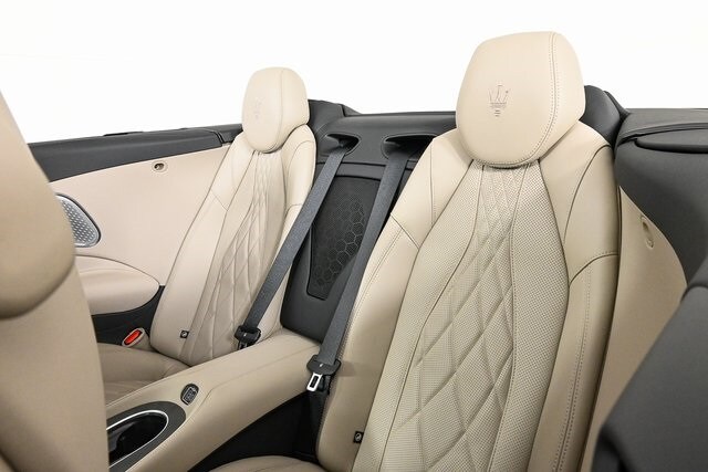 2025 Maserati Grancabrio photo 3