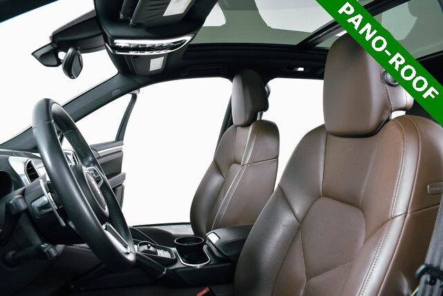 2016 Porsche Cayenne photo 2