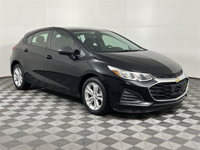 2019 Chevrolet Cruze LS photo 2