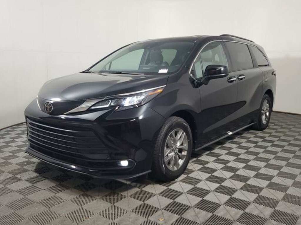 Used 2026 Toyota Sienna XLE Minivan/Van