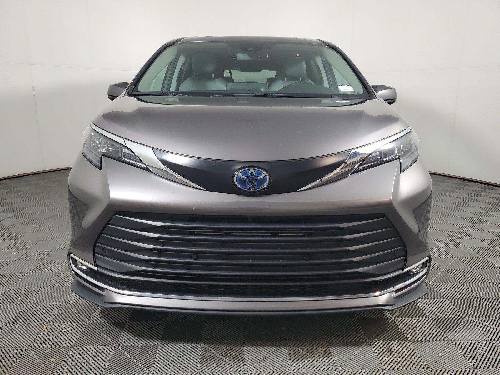 Used 2024 Toyota Sienna XLE Minivan/Van