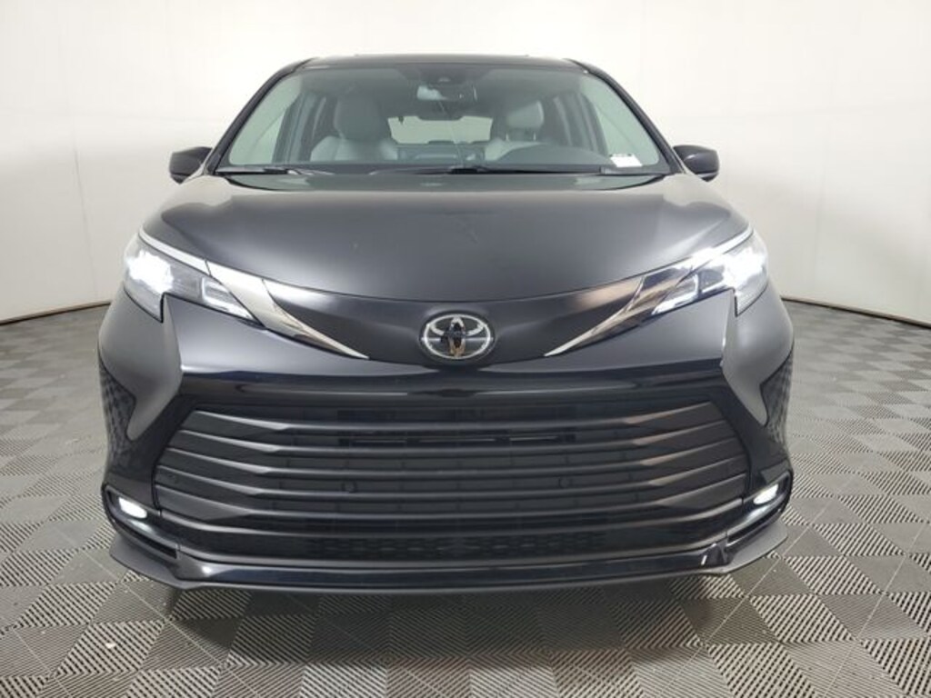 Used 2026 Toyota Sienna XLE Minivan/Van
