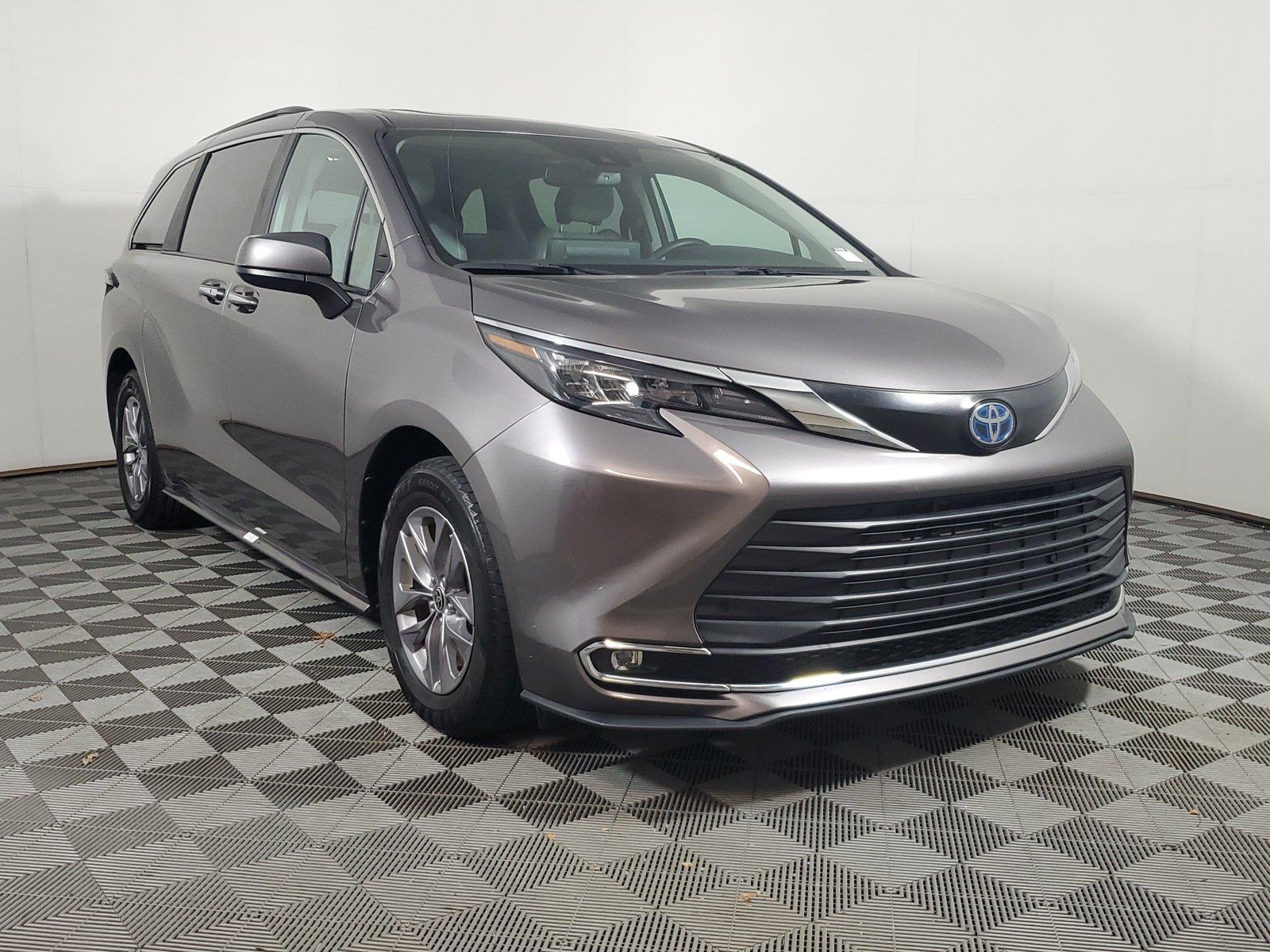 Used 2024 Toyota Sienna XLE Minivan/Van