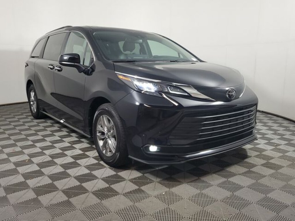 Used 2026 Toyota Sienna XLE Minivan/Van