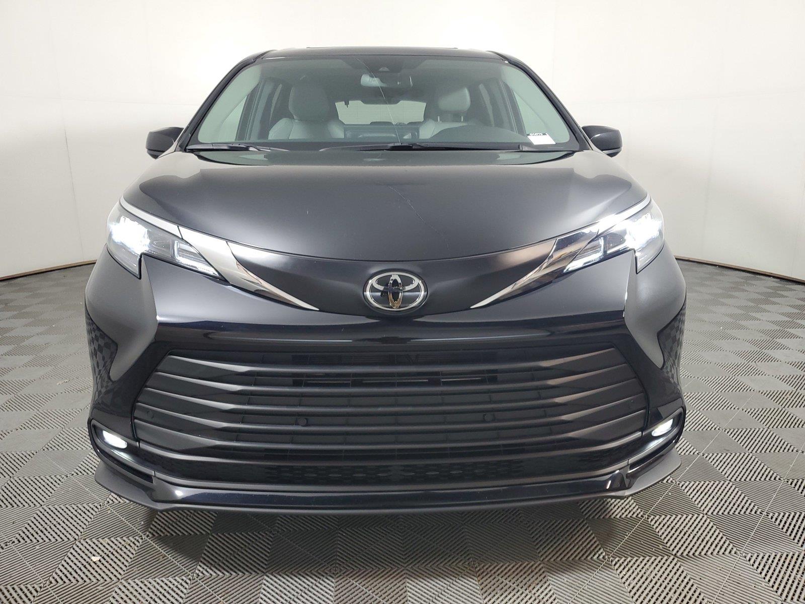 Used 2026 Toyota Sienna XLE Minivan/Van