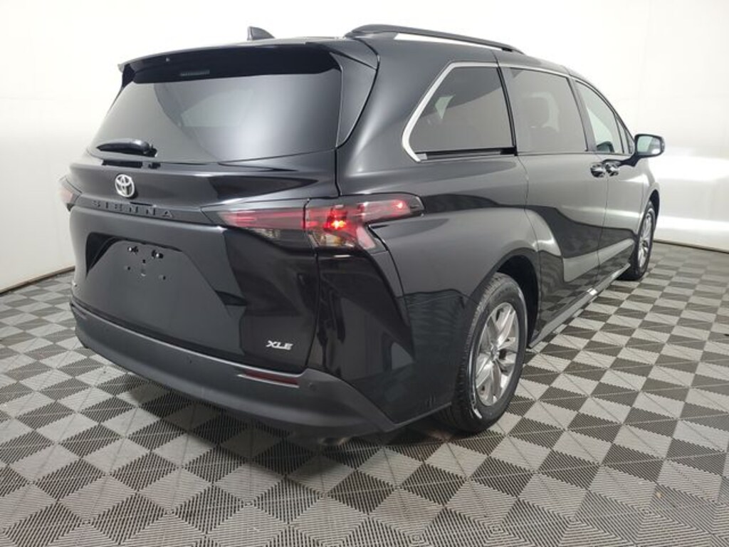 Used 2026 Toyota Sienna XLE Minivan/Van