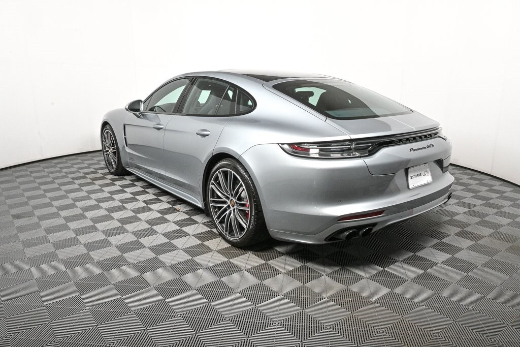 2021 Porsche Panamera GTS photo 3