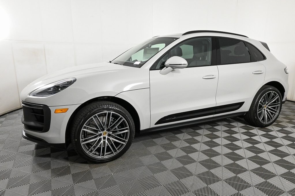 2026 Porsche Macan GTS photo 2