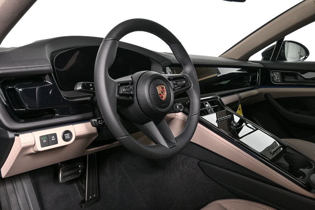 2025 Porsche Panamera 4 photo 4