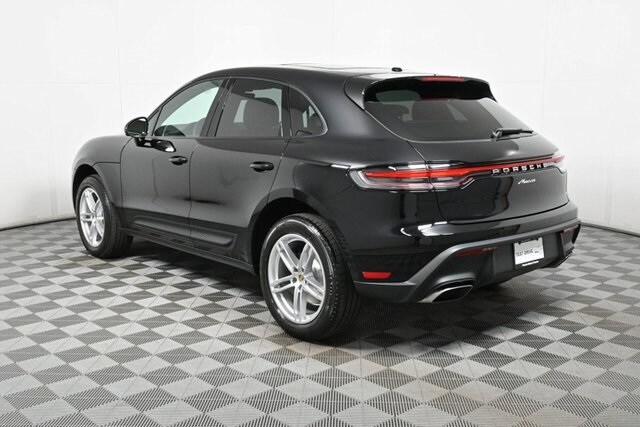 2025 Porsche Macan T photo 3