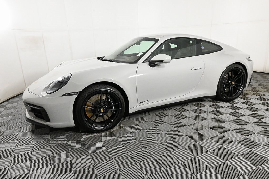 2024 Porsche 911 GTS photo 2
