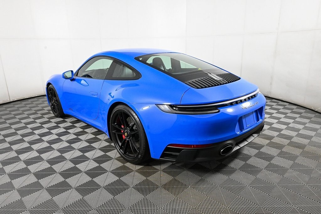 2022 Porsche 911 GTS photo 3