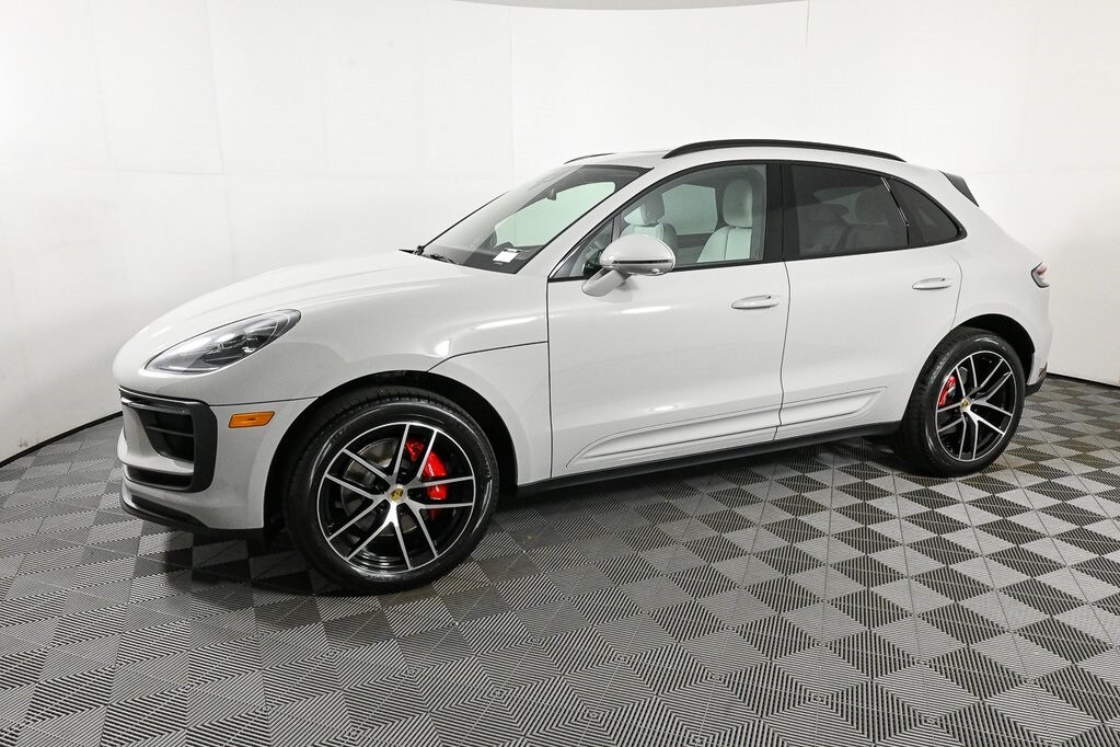 2026 Porsche Macan S photo 2