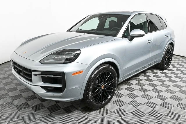 2025 Porsche Cayenne Base's photo