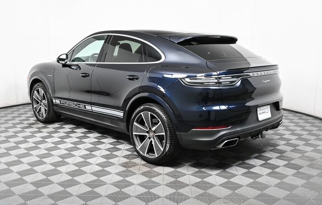 2022 Porsche Cayenne E-Hybrid Coupe Platinum Edition photo 2