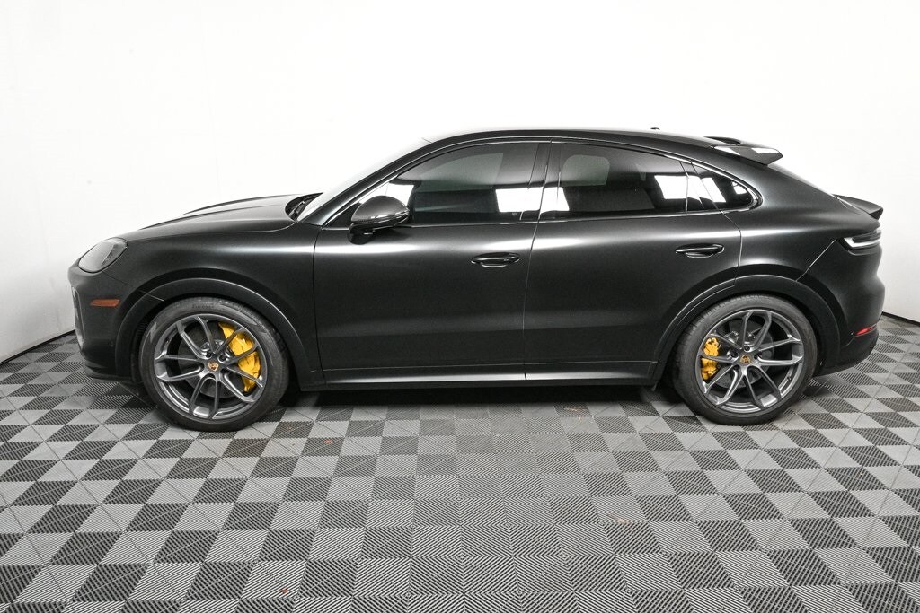 2024 Porsche Cayenne Coupe Turbo GT photo 2